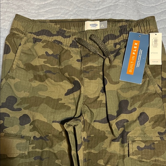 Old Navy Camouflage Joggers for Kids - Picture 2 of 3